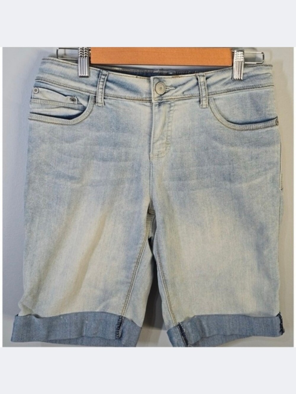 Faded Glory Shorts Women’s Sz 4 Light Blue Denim Shorts Cuffed Distressed summer